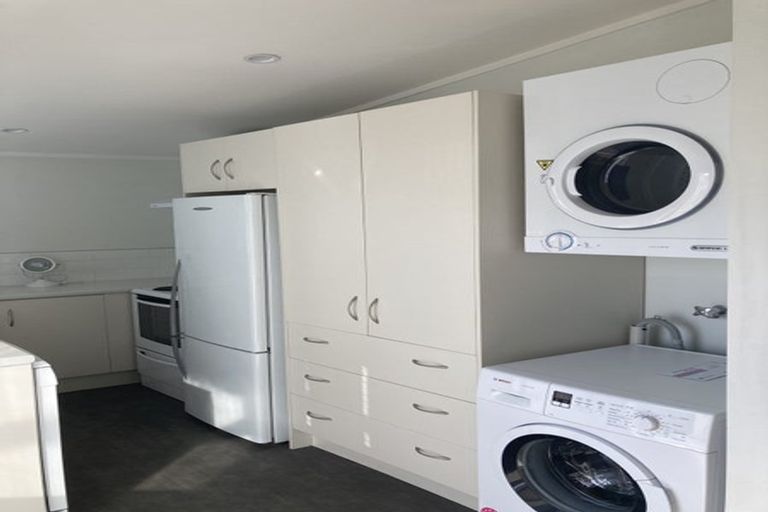 Photo of property in 17 Queens Drive, Kilbirnie, Wellington, 6022