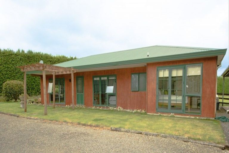 Photo of property in 495 Arapaepae Road, Ohau, Levin, 5570