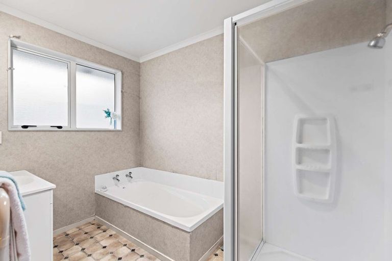 Photo of property in 5 Boston Parade, Kelvin Grove, Palmerston North, 4414