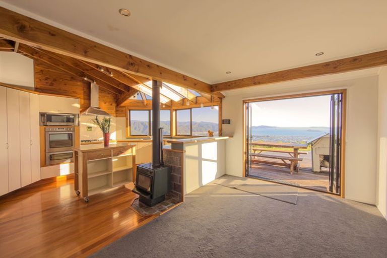 Photo of property in 252 Normandale Road, Normandale, Lower Hutt, 5010