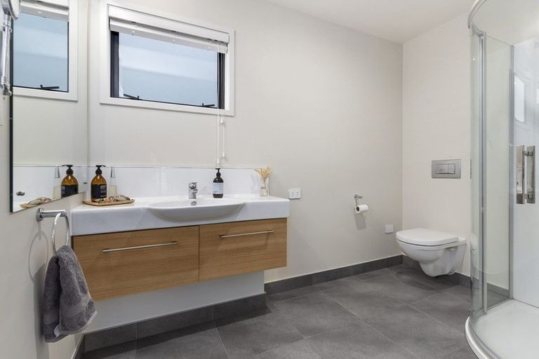 Photo of property in 187 West Harbour Drive, West Harbour, Auckland, 0618