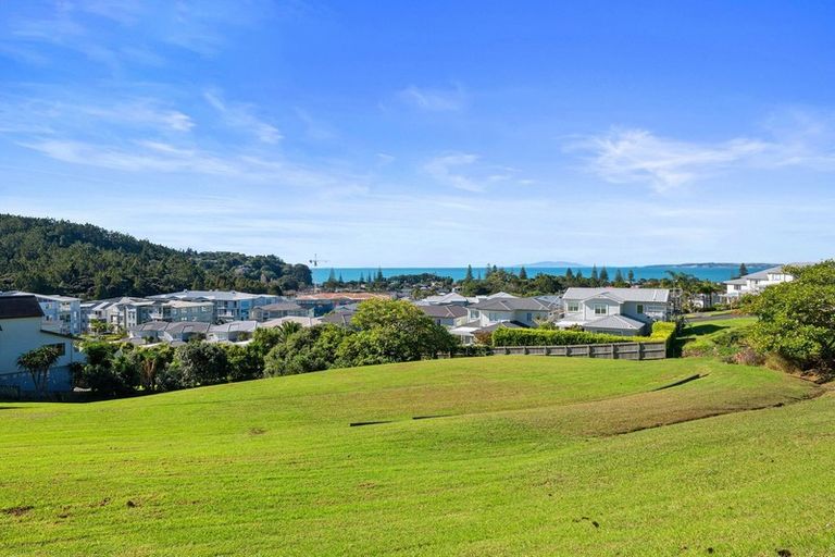 Photo of property in 2/18 Ngahere Views, Orewa, 0931