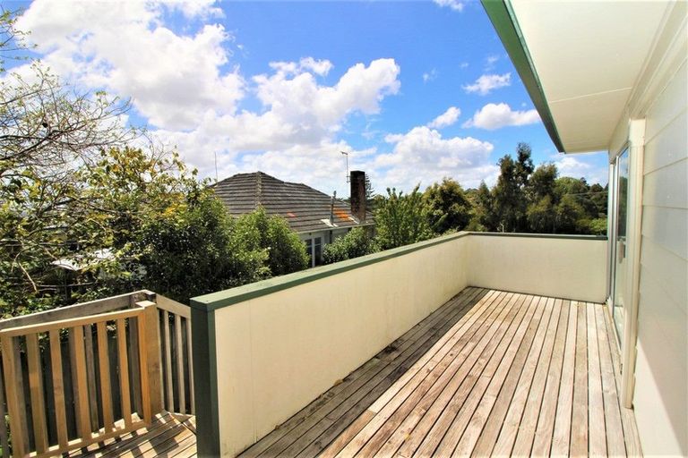 Photo of property in 35 South Lynn Road, Titirangi, Auckland, 0604