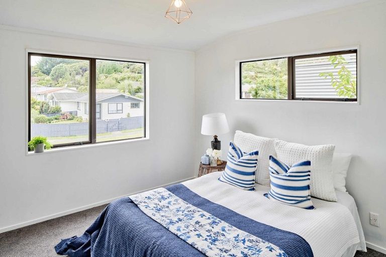 Photo of property in 63 Omapere Street, Whitby, Porirua, 5024