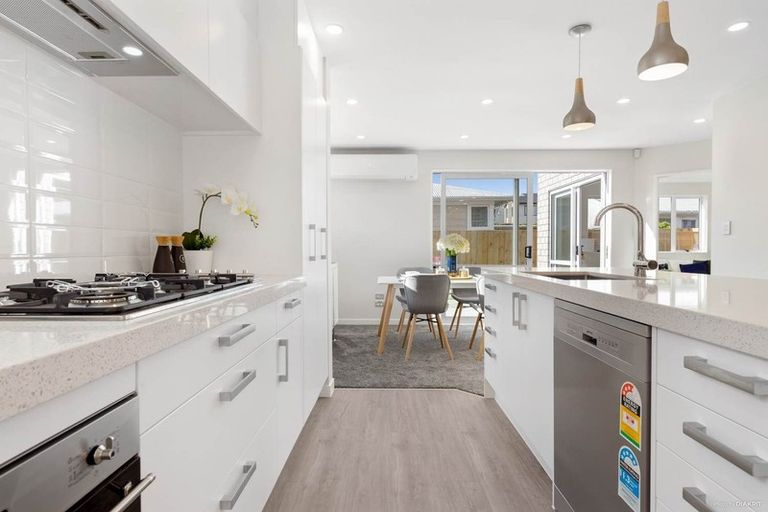 Photo of property in 4 Crieff Place, Te Atatu Peninsula, Auckland, 0610