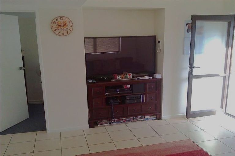 Photo of property in 19 Gossamer Drive, Pakuranga Heights, Auckland, 2010