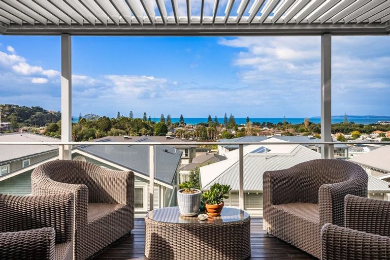 Photo of property in 18 Panorama Heights, Orewa, 0931