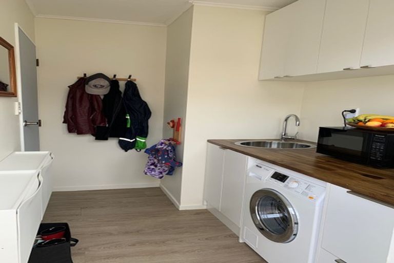 Photo of property in 25 Nassau Avenue, Grenada North, Wellington, 5028