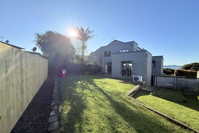 Photo of property in 16 Provence Esplanade, Te Atatu Peninsula, Auckland, 0610