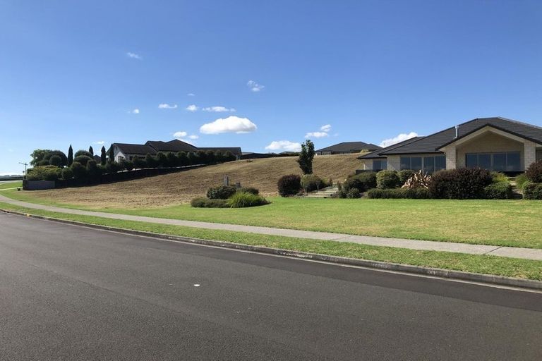 Photo of property in 12 Grace James Road, Pukekohe, 2120