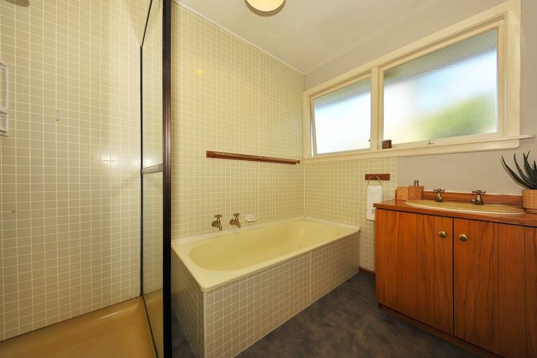 Photo of property in 10 Flower Street, Bryndwr, Christchurch, 8053