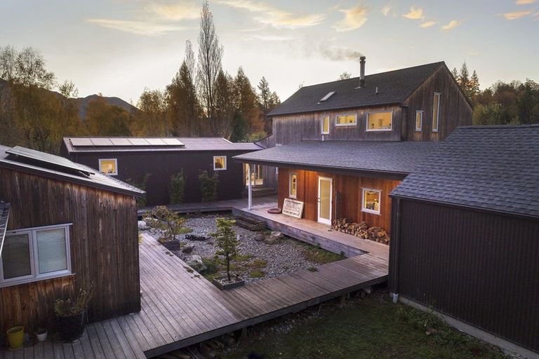 Photo of property in 2 Wineberry Lane, Wanaka, 9305