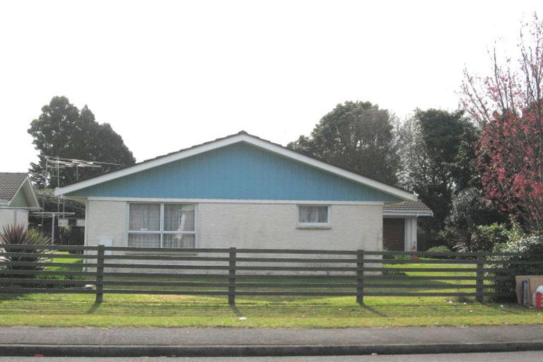 Photo of property in 2/27 Manse Road, Pahurehure, Papakura, 2113