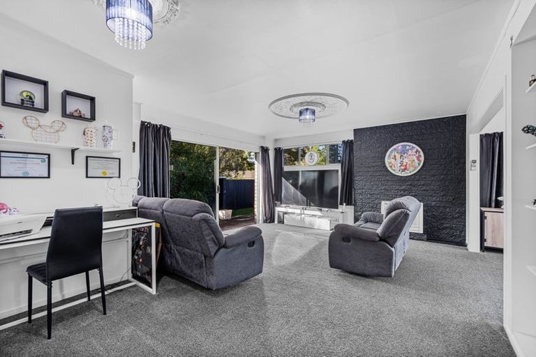 Photo of property in 12 Waratah Street, Avondale, Christchurch, 8061