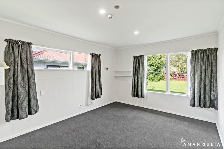 Photo of property in 1 Hill Crescent, Papakura, 2110