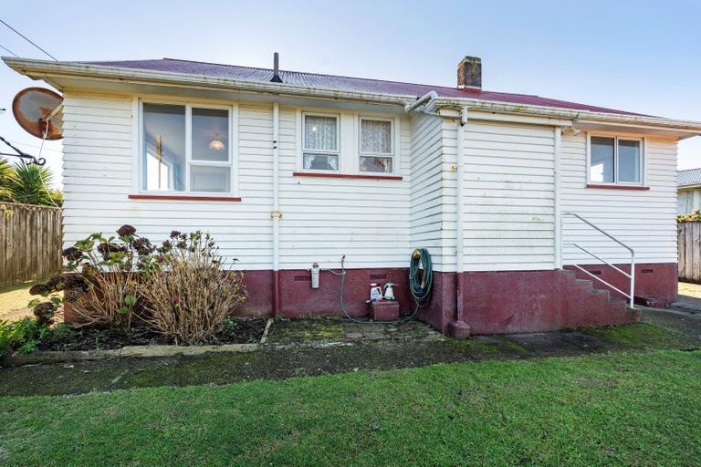 Photo of property in 15 Marama Crescent, Spotswood, New Plymouth, 4310