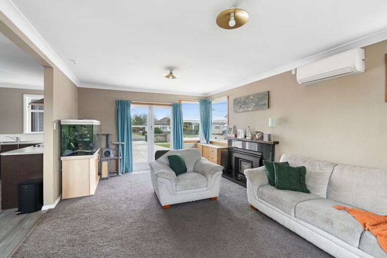 Photo of property in 2 Quinn Road, Levin, 5510