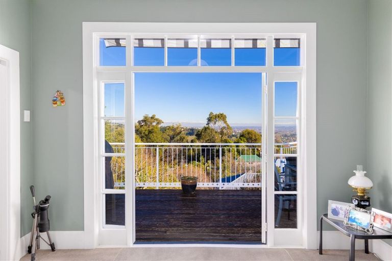 Photo of property in 104 Dyers Pass Road, Cashmere, Christchurch, 8022