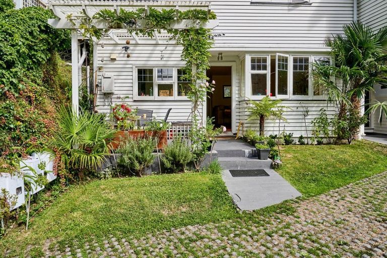 Photo of property in 2b Wilkinson Street, Oriental Bay, Wellington, 6011