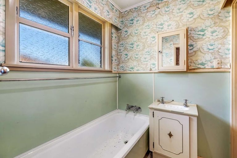 Photo of property in 46 Karaka Crescent, Levin, 5510