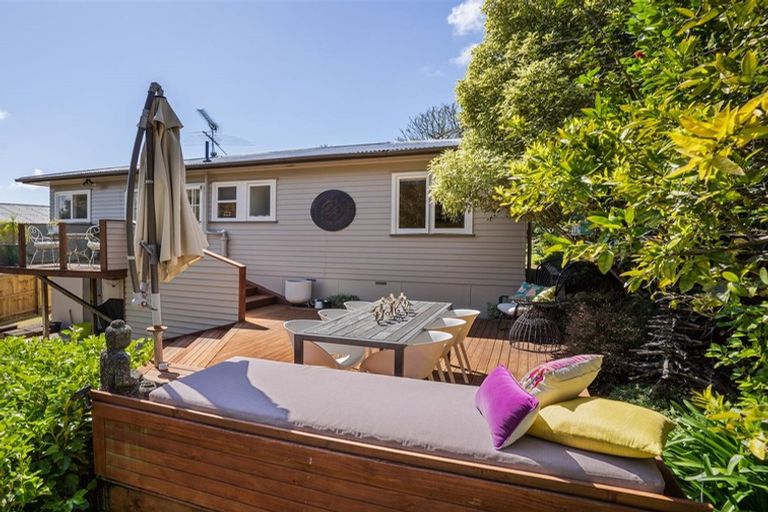 Photo of property in 40 Tiri Tiri Road, Birkdale, Auckland, 0626