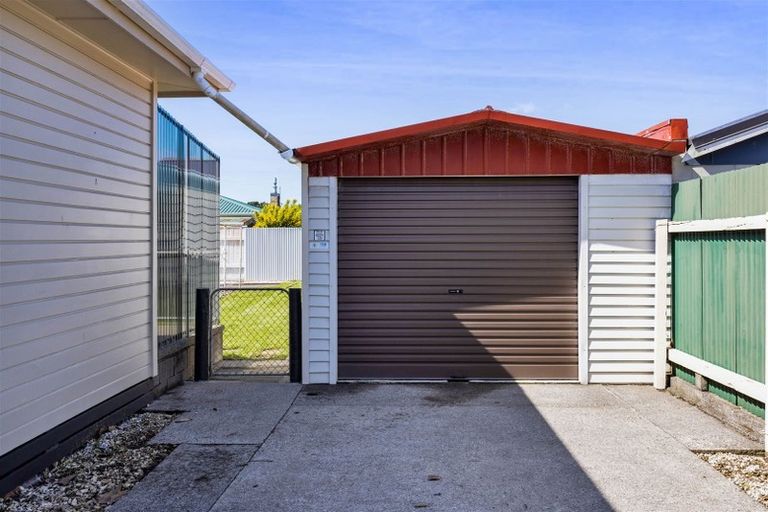 Photo of property in 84 Broadway, Waitara, 4320