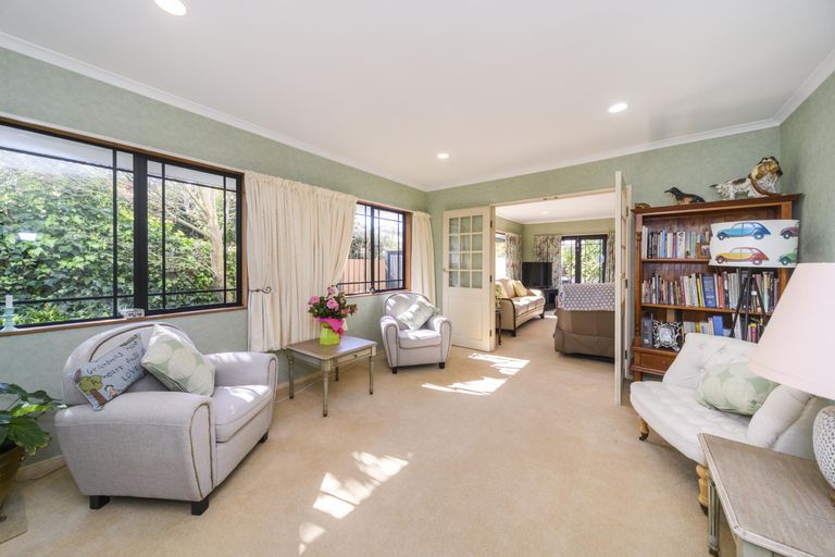 Photo of property in 23 Chadwick Place, Highbury, Palmerston North, 4412