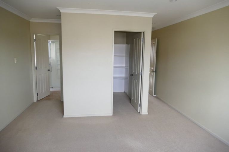 Photo of property in 22 Walter Haddrell Crescent, Flat Bush, Auckland, 2016