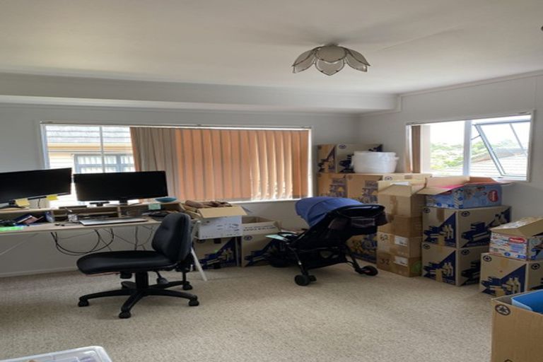 Photo of property in 1/71 Browns Bay Road, Browns Bay, Auckland, 0630