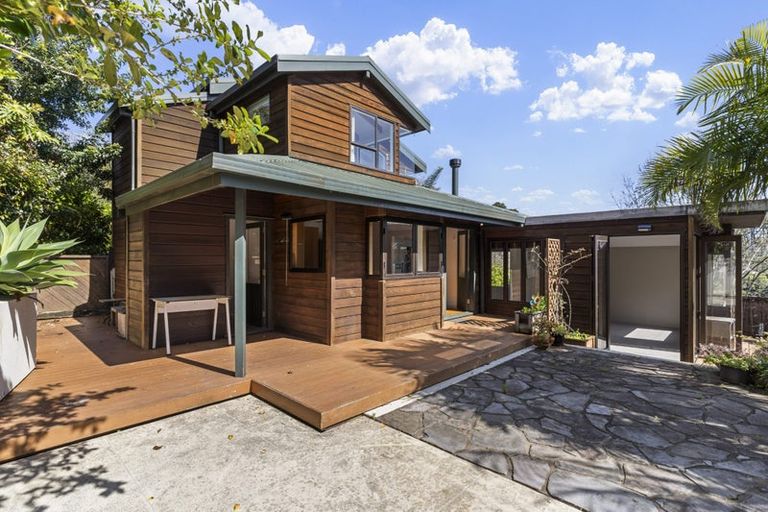 Photo of property in 5 Telephone Road, Birkenhead, Auckland, 0626