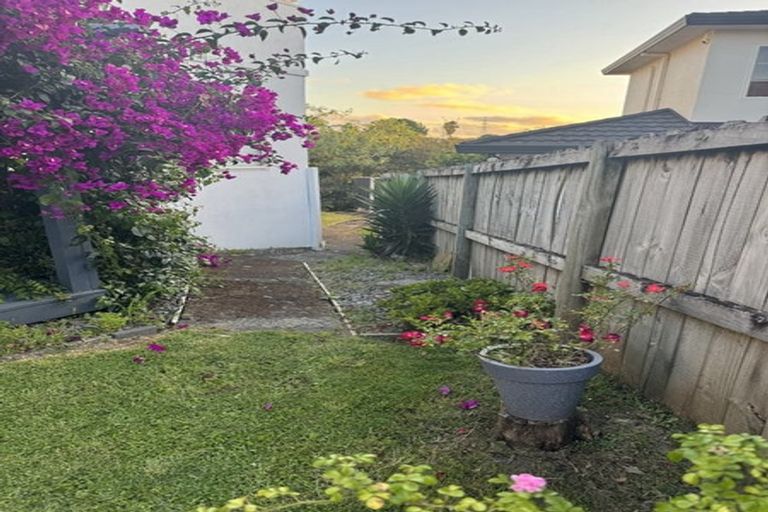 Photo of property in 5a San Luis Place, Golflands, Auckland, 2013