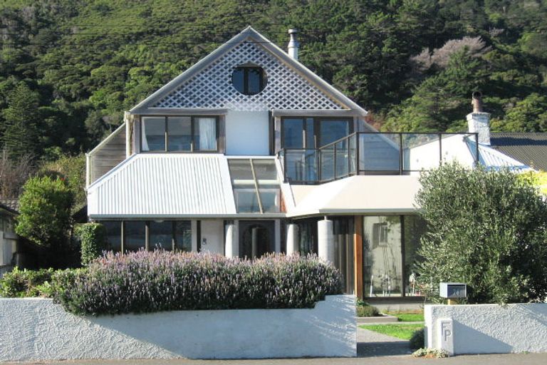 Photo of property in 24 Maire Street, Eastbourne, Lower Hutt, 5013