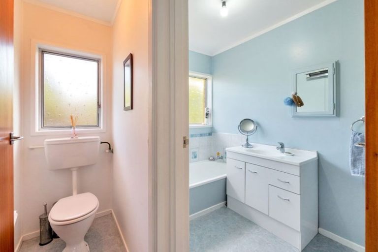 Photo of property in 1/17 Captain Scott Road, Glen Eden, Auckland, 0602