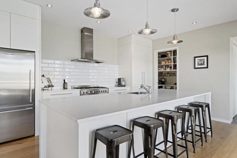 Photo of property in 11 Urquhart Place, Wanaka, 9305