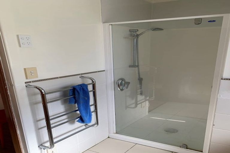 Photo of property in 9 Ballial Place, West Harbour, Auckland, 0618
