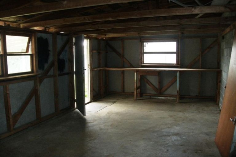 Photo of property in 1 Kauri Street, Levin, 5510