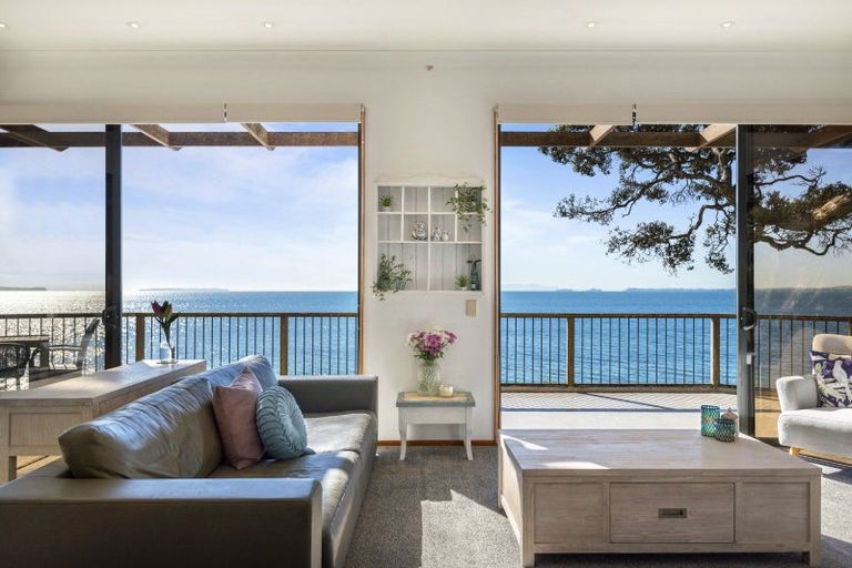 Photo of property in 19 View Road, Campbells Bay, Auckland, 0630