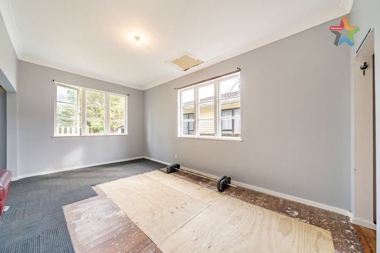 Photo of property in 5 Faulke Avenue, Wainuiomata, Lower Hutt, 5014