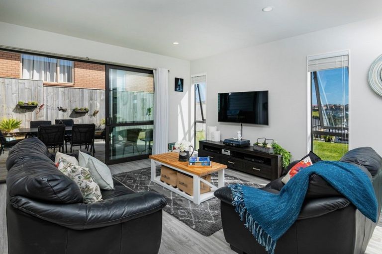 Photo of property in 25 Resolution Drive, Gulf Harbour, Whangaparaoa, 0930