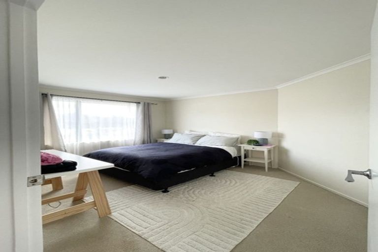 Photo of property in 38 Hewlett Road, Massey, Auckland, 0614