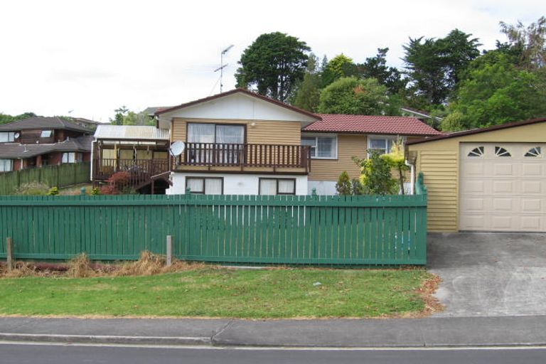 Photo of property in 5 Taupiko Place, Green Bay, Auckland, 0604