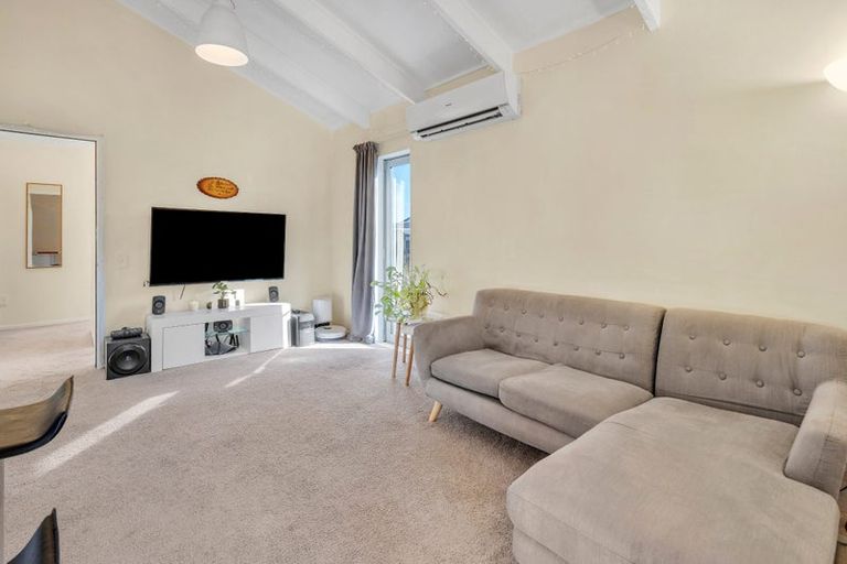 Photo of property in 1/2 Roberts Road, Glenfield, Auckland, 0629