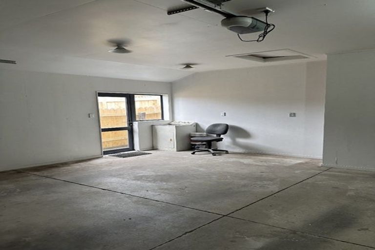 Photo of property in 5 Attymon Lane, East Tamaki, Auckland, 2016