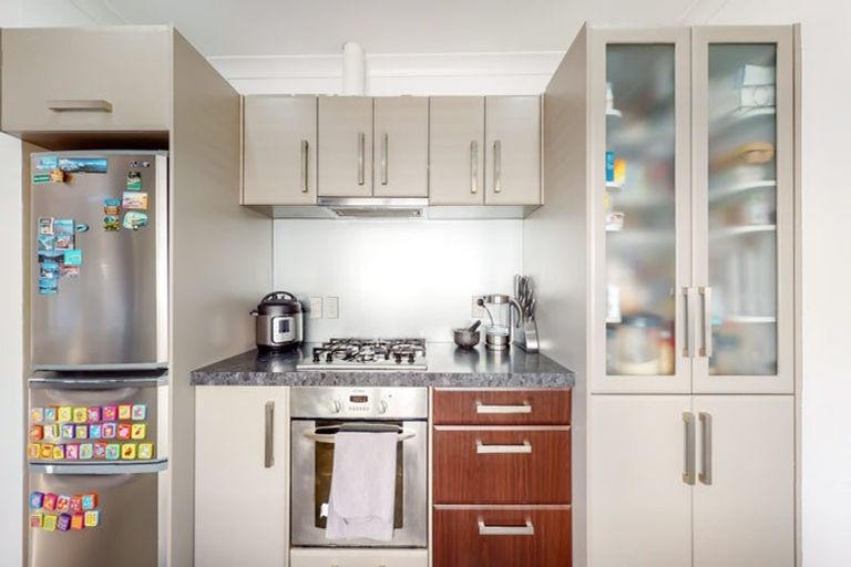 Photo of property in 14c Bracken Road, Newlands, Wellington, 6037