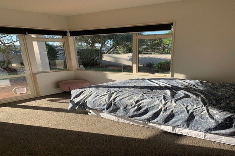 Photo of property in 1/20 Rangitoto Terrace, Milford, Auckland, 0620