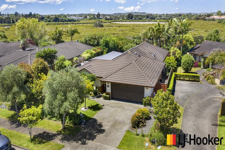 Photo of property in 11 Allerton Place, Wattle Downs, Auckland, 2103