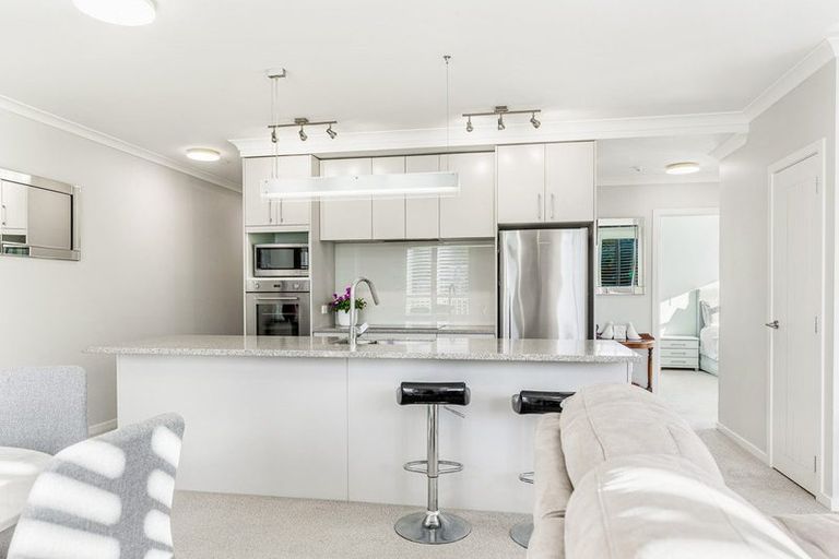 Photo of property in 30 Rewa Rewa Lane, Orewa, 0931