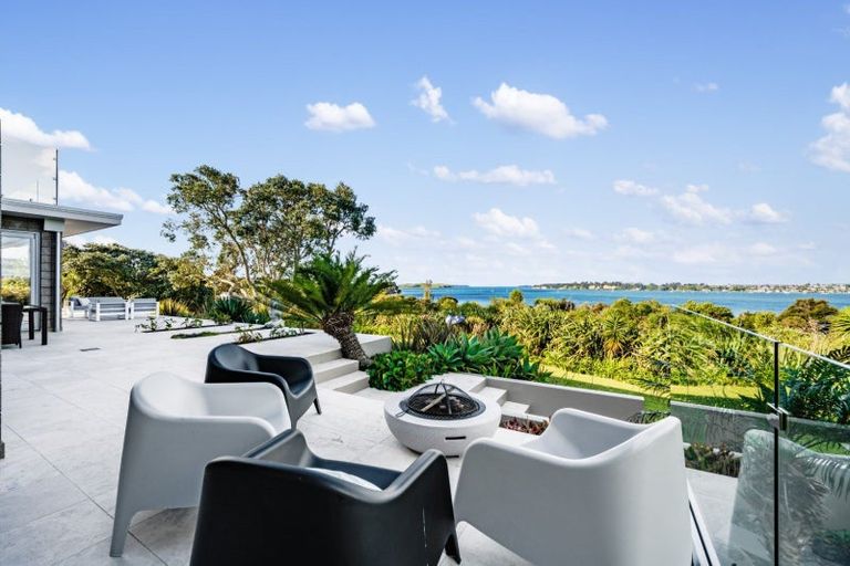 Photo of property in 17 Calder Place, Wai O Taiki Bay, Auckland, 1072
