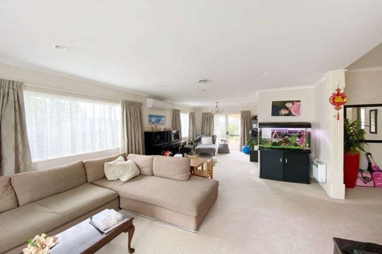 Photo of property in 4 Ballyroney Place, East Tamaki, Auckland, 2013