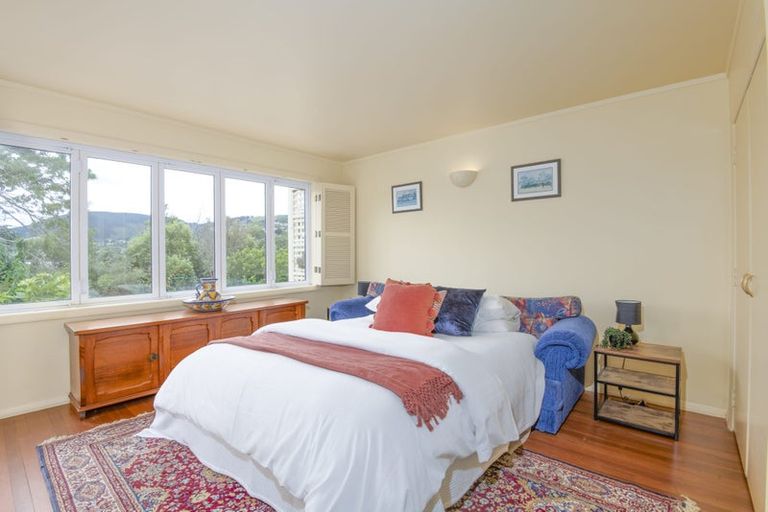 Photo of property in 5 Lyndhurst Road, Tawa, Wellington, 5028